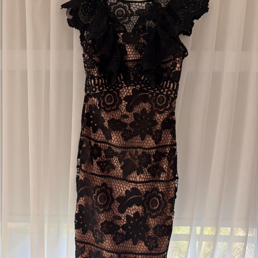 Chic Black Lace Midi Dress